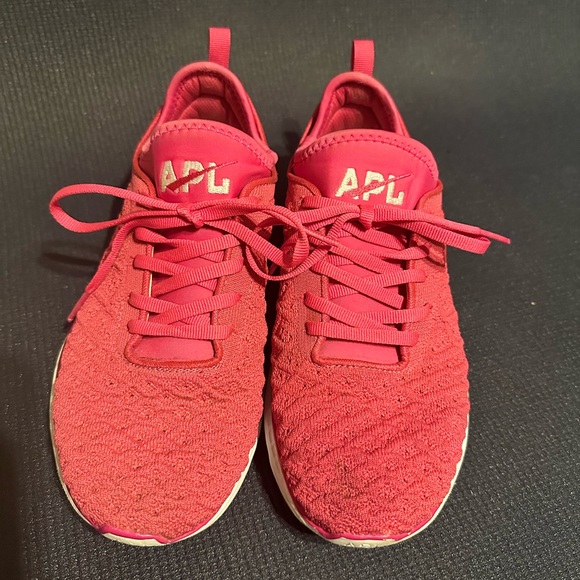 APL Women’s Techloom Phantom Running Shoe in Fusion Pink - Picture 2 of 10